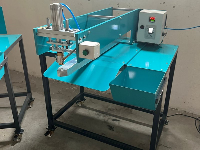 AMBALAJA VALF MONTAJ MAKİNESİ ( YARI OTOMATİK )